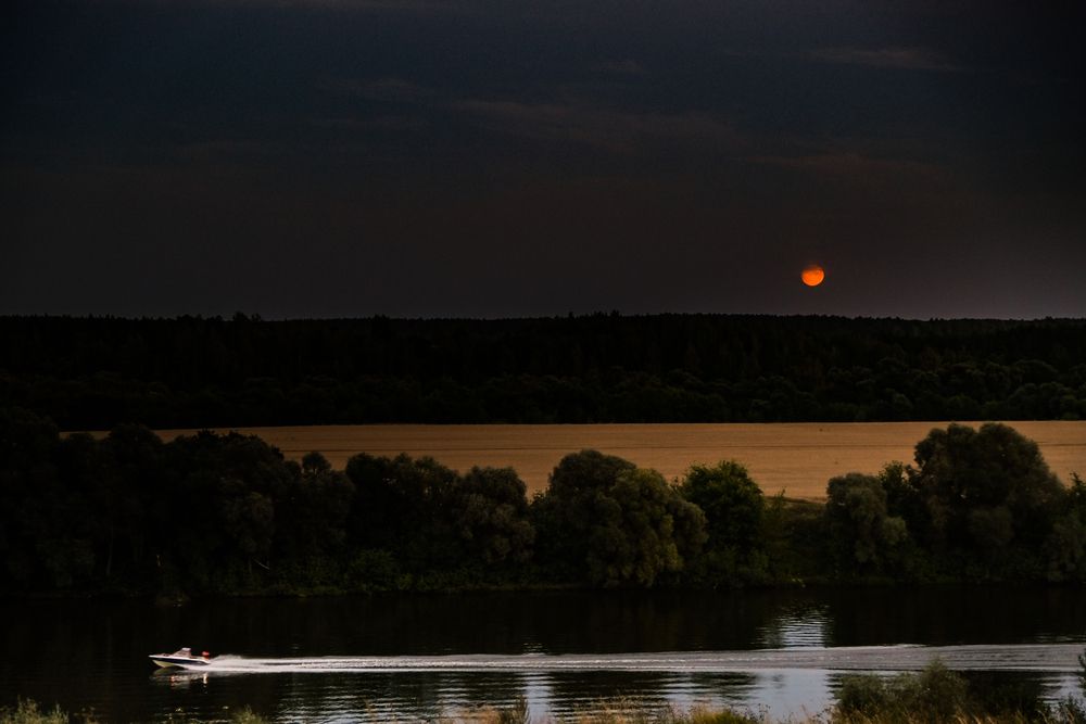 Луна над Окой