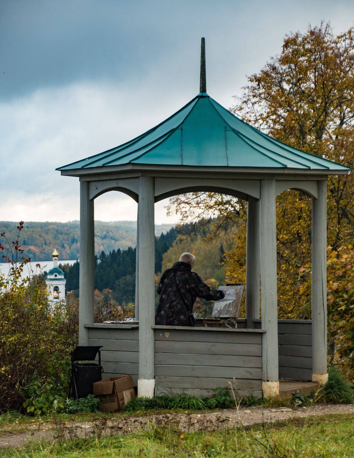 Художник за работой