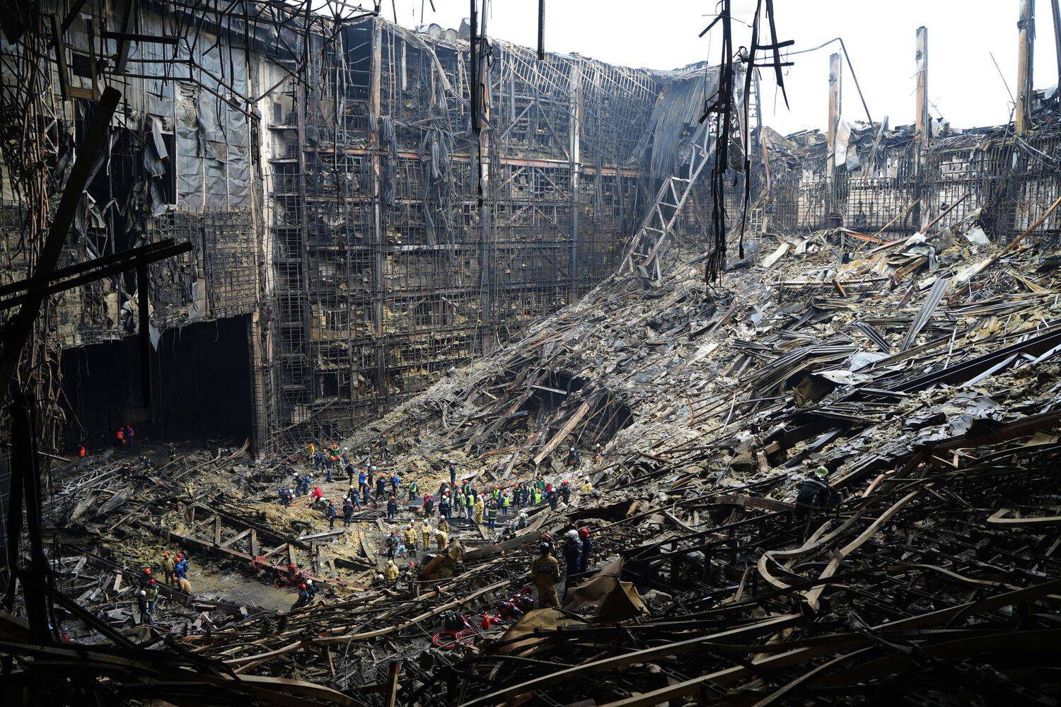 Добровольцы ВСКС помогают экстренным службам на месте теракта в «Крокусе»