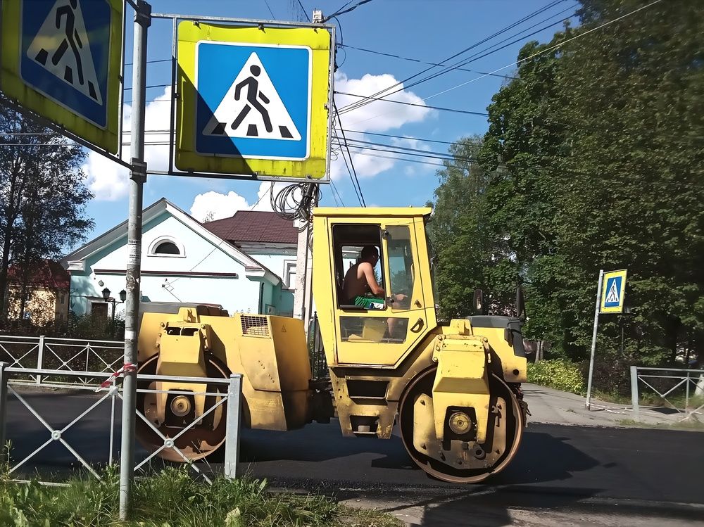 Новый  асфальт на главной дороге