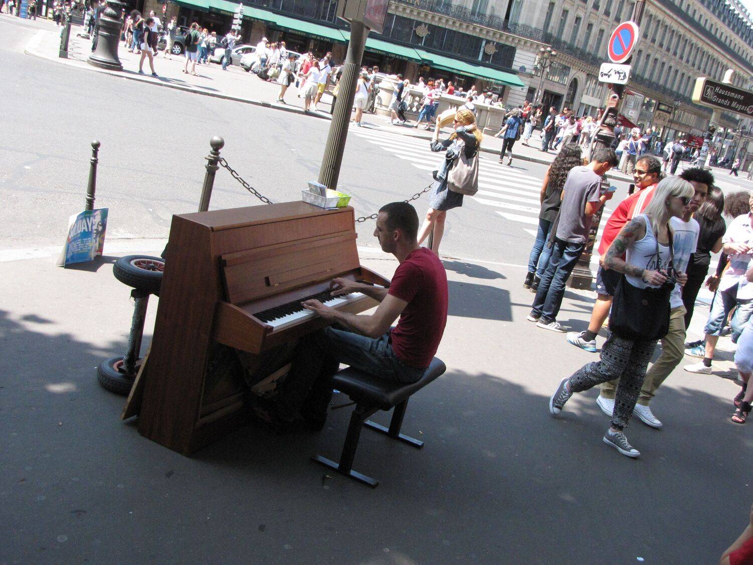 Уличный музыкант