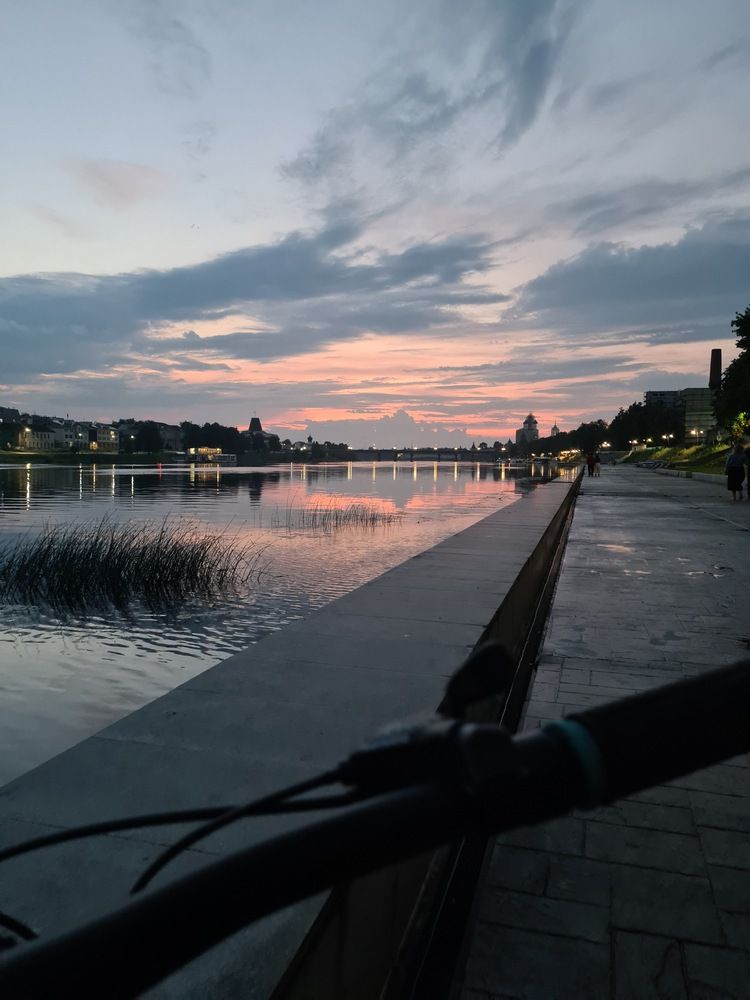 Воздушный замок над рекой.