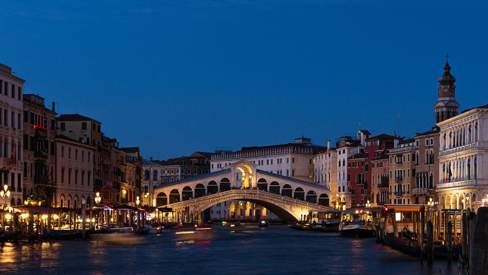 Фотография автора Eric Poon