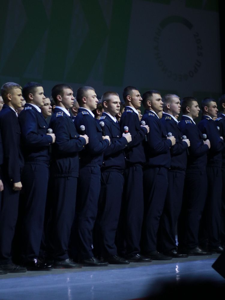 Молодость в строю