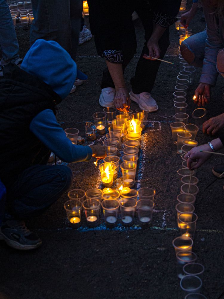 Тёплый свет сквозь холод