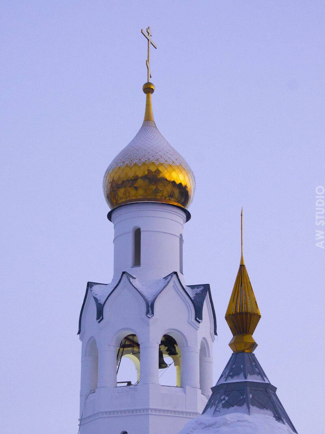 Золото на белом