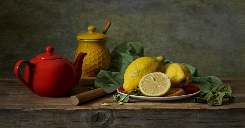 Будем пить чай с лимоном и мёдом!