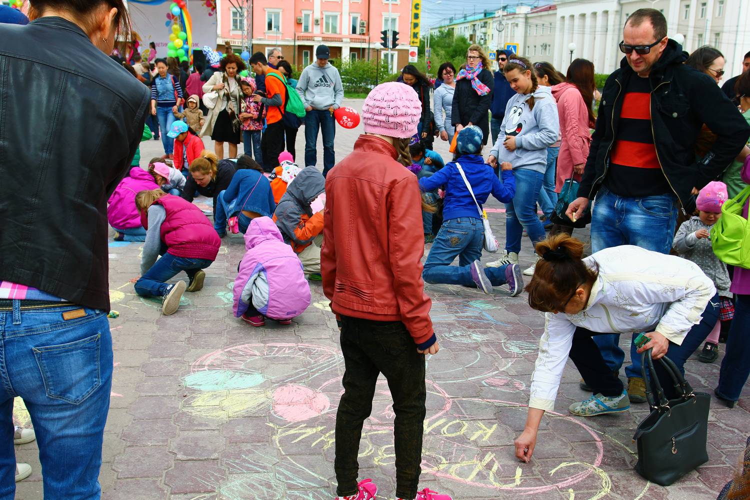 Рисование на асфальте.