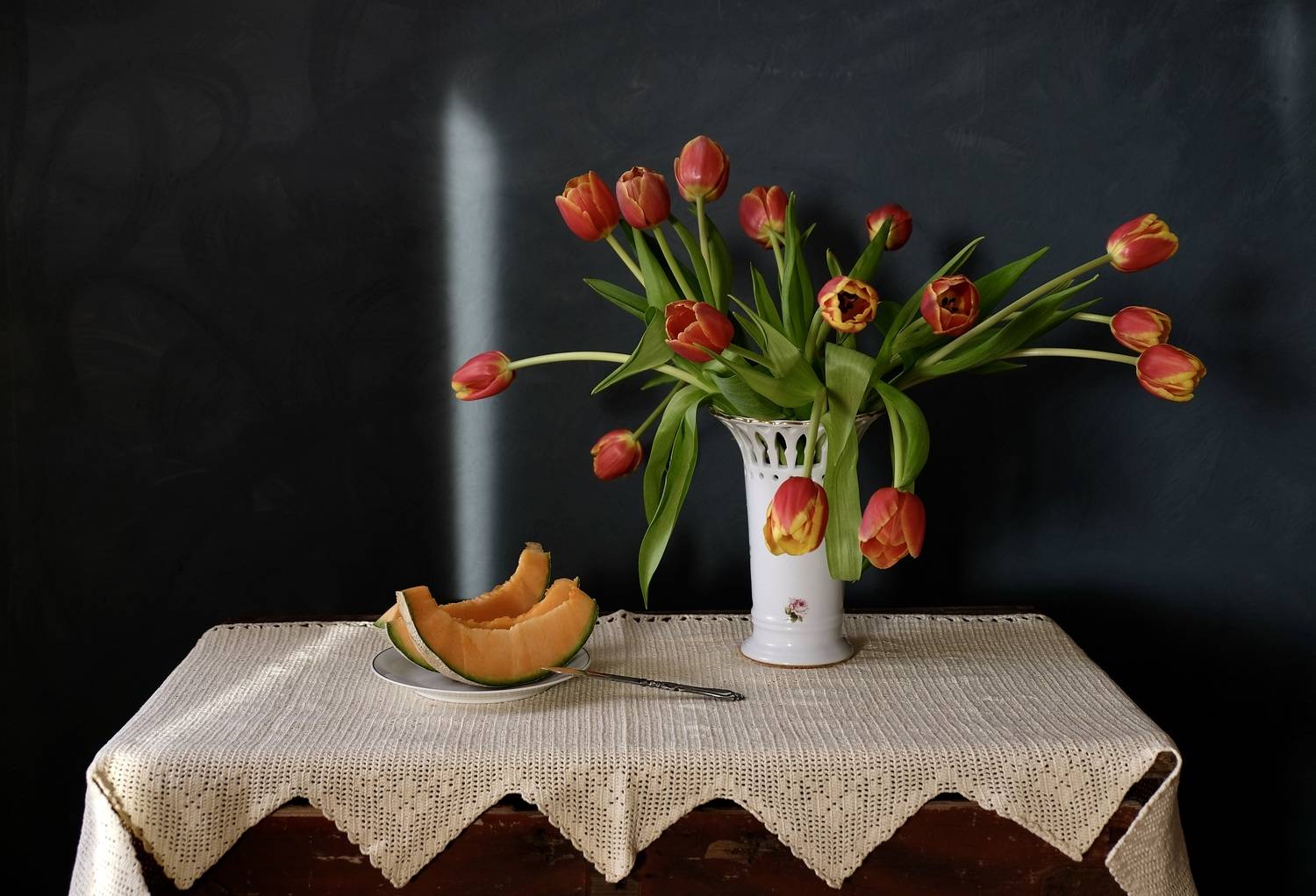 Тюльпаны весной