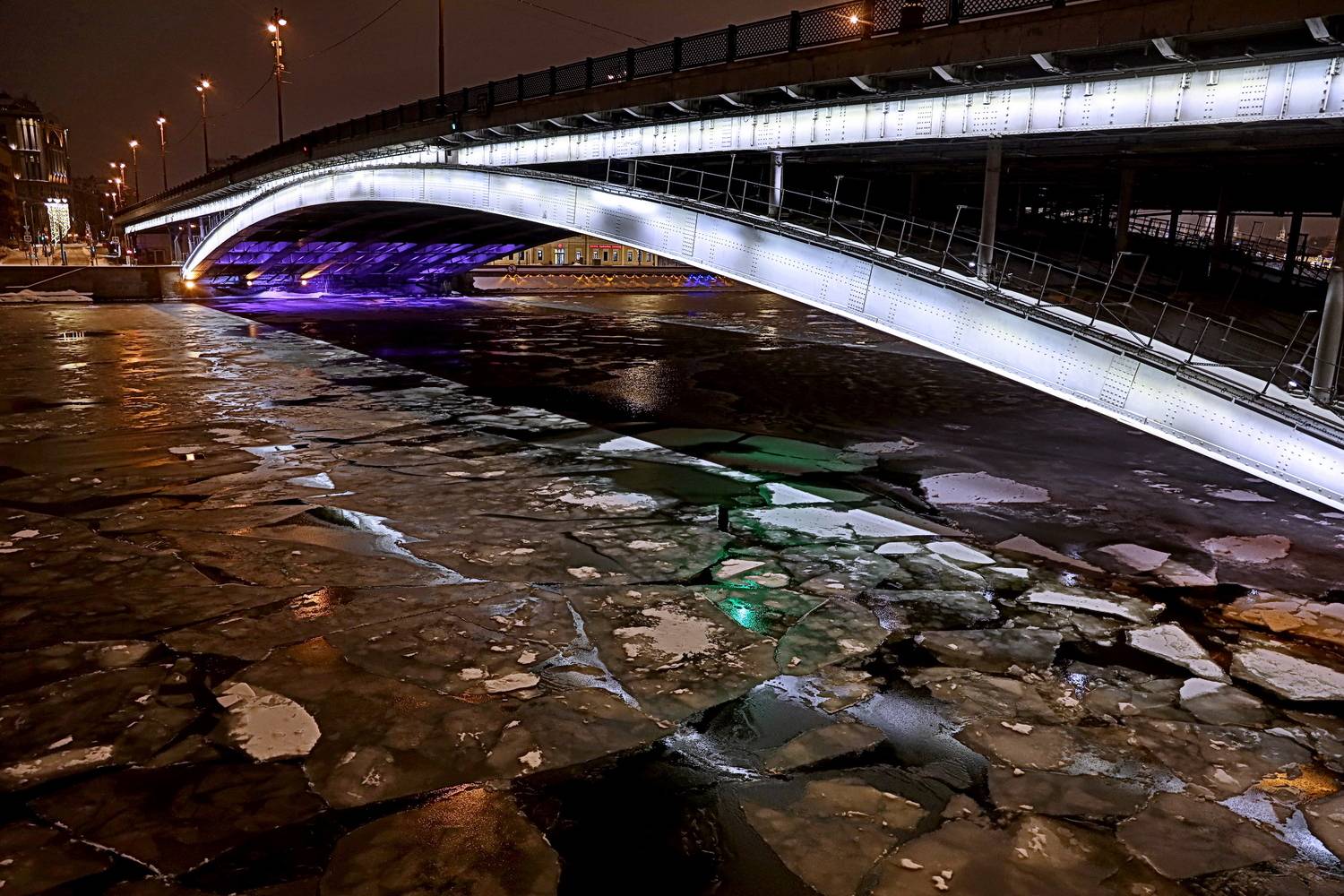 Москва, Большой Устьинский Мост.