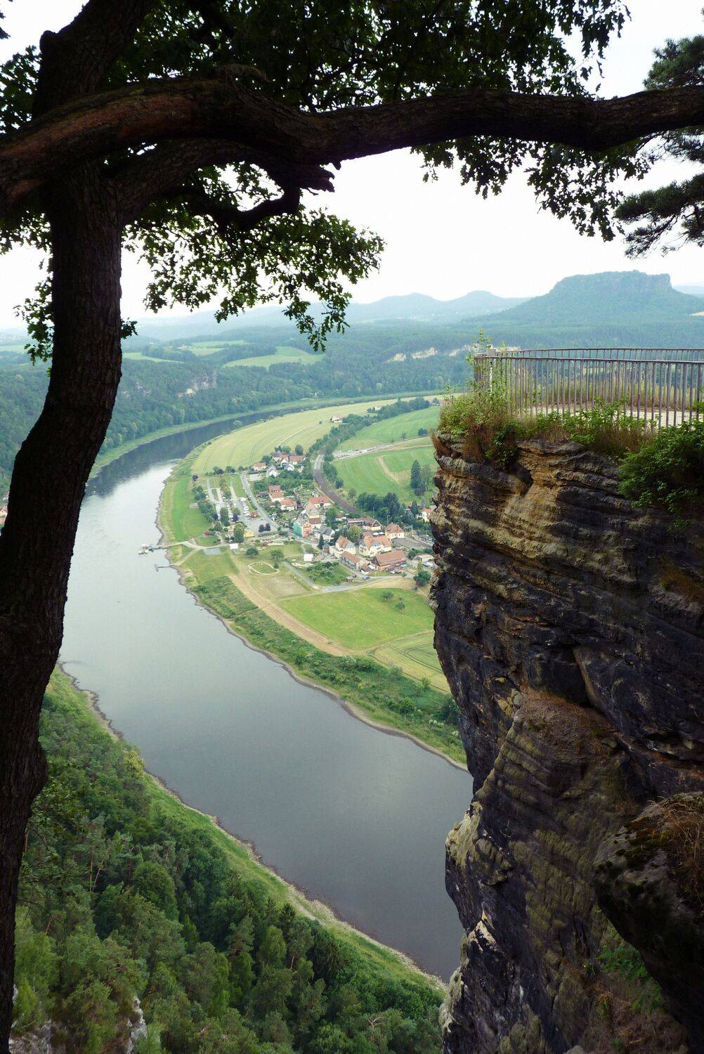 Над обрывом