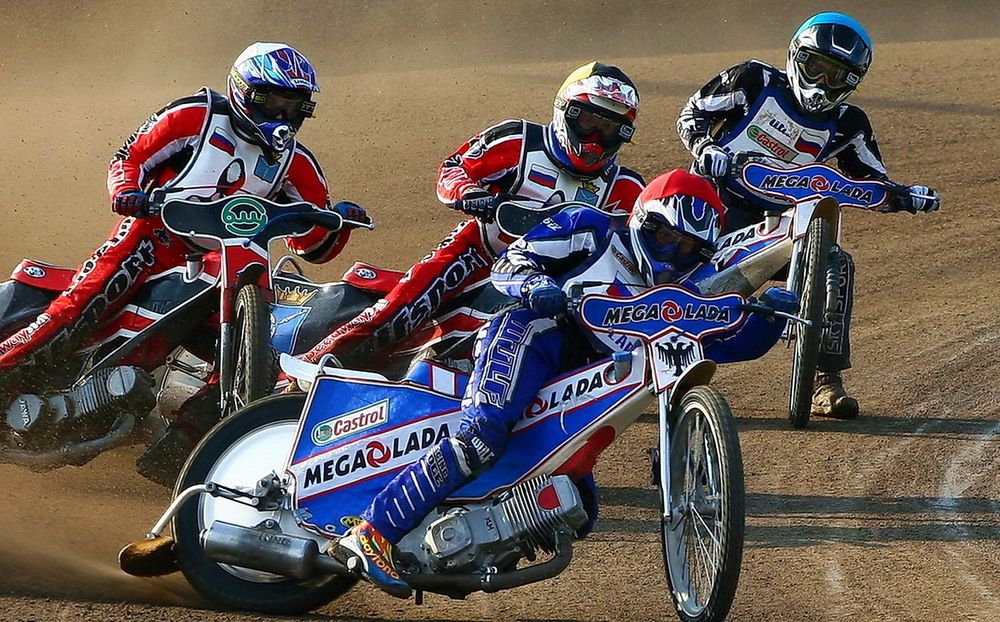 Спидвей, крутые виражи.