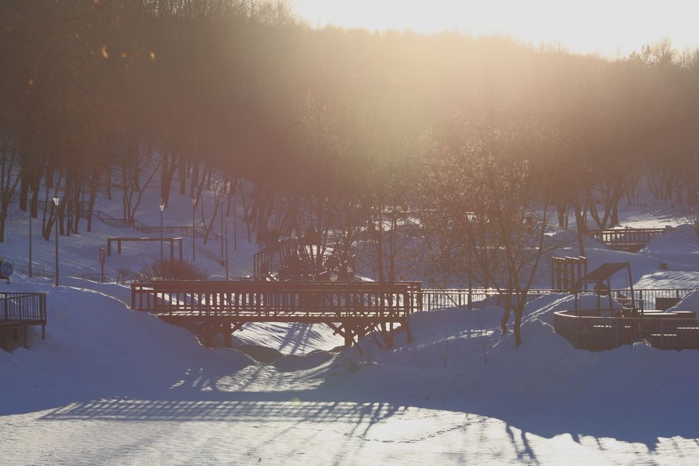 Пейзаж с мостом перед закатом