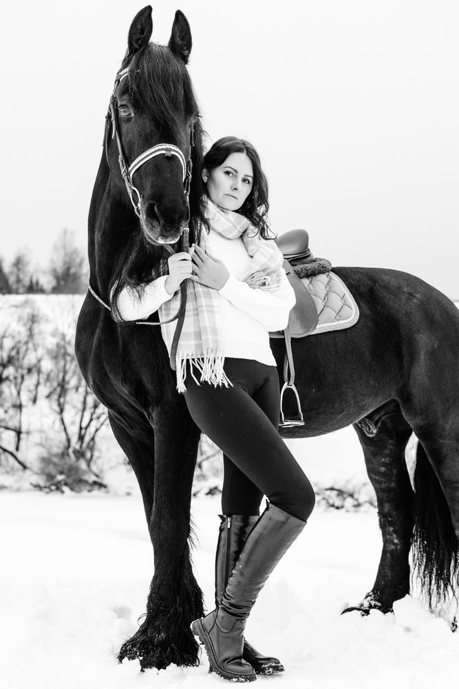 Выйду днем с конем