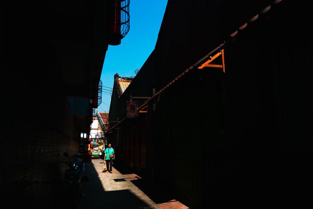 Chiaroscuro Alley