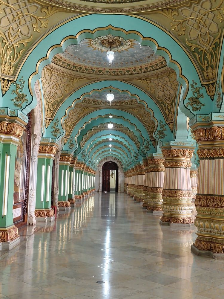 Counting the infinite pillars of a Durbar hall at Mysore Palace aka Amba Vilas Palace, Mysore