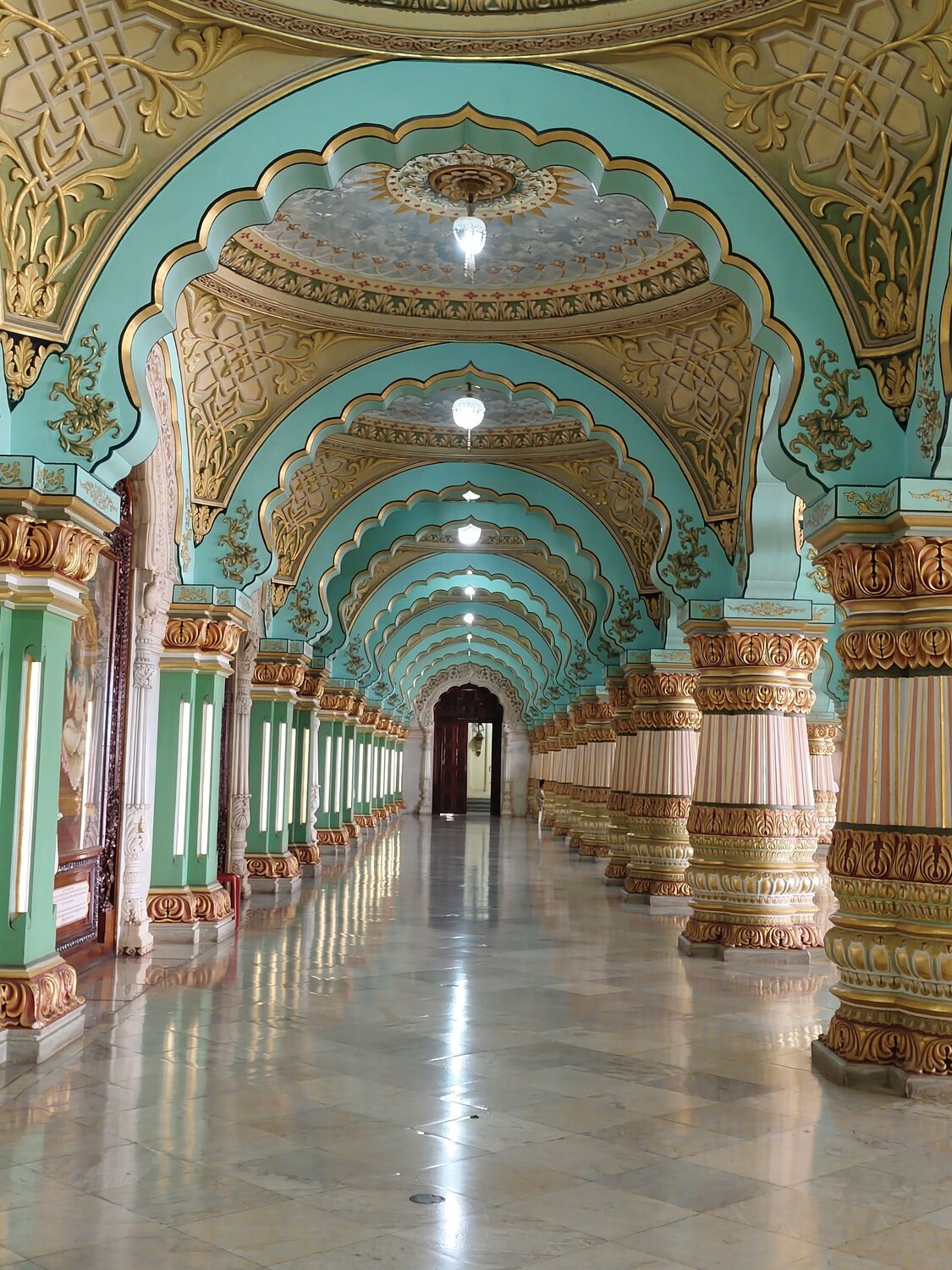 Counting the infinite pillars of a Durbar hall at Mysore Palace aka Amba Vilas Palace, Mysore