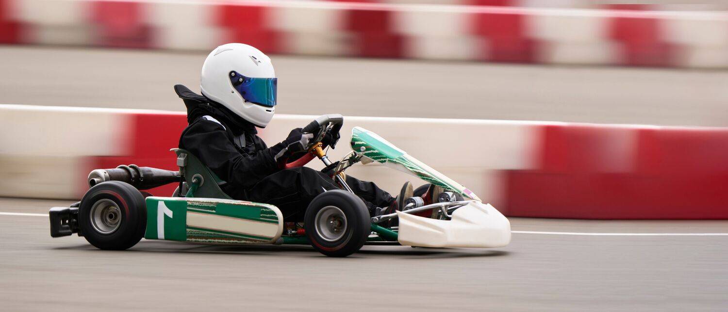 Зелёная молния на трассе