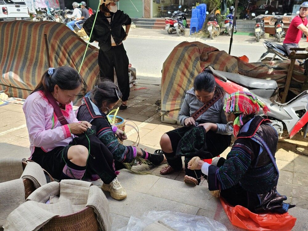 Вышивальщицы