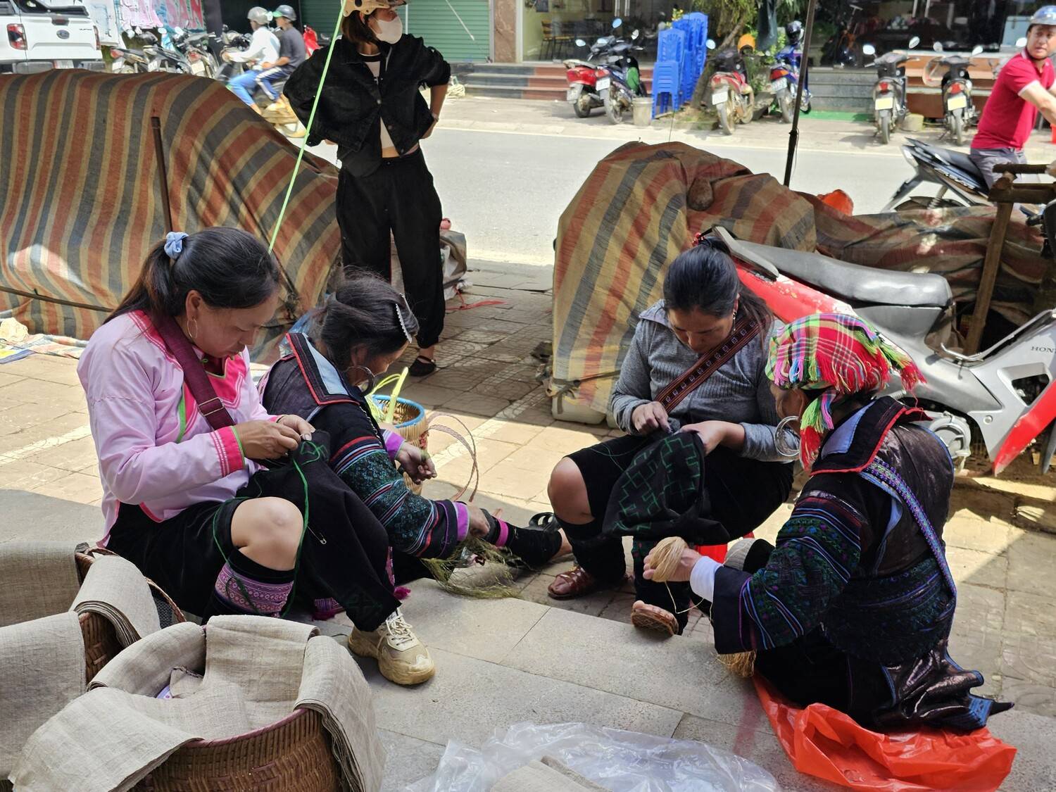 Вышивальщицы