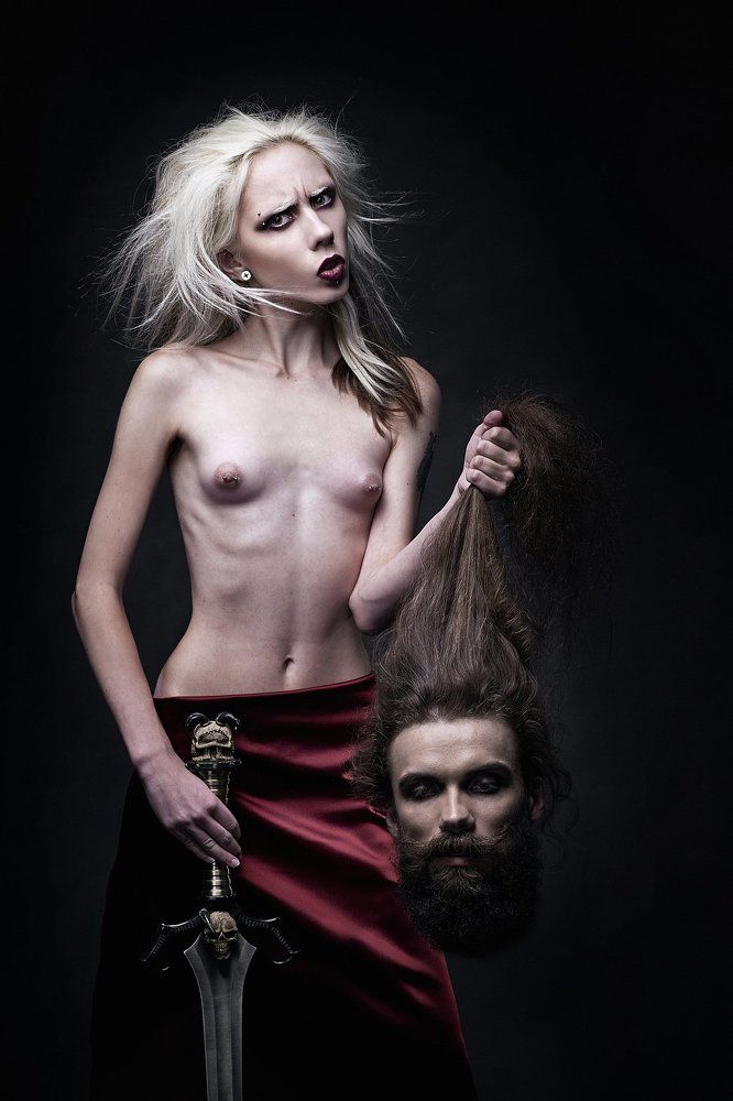 Юдифь с головой Олоферна