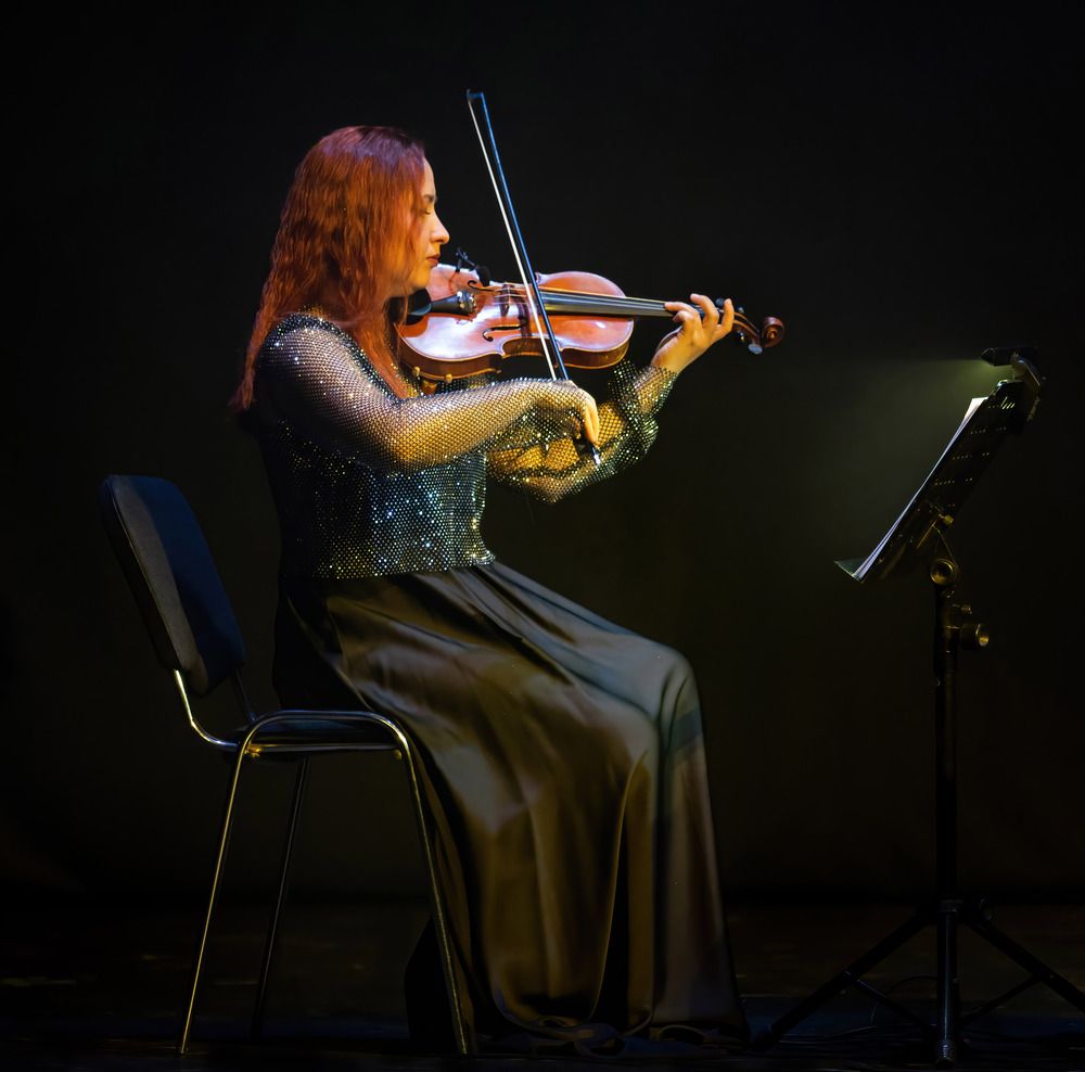 И девочка с горящей скрипкой...