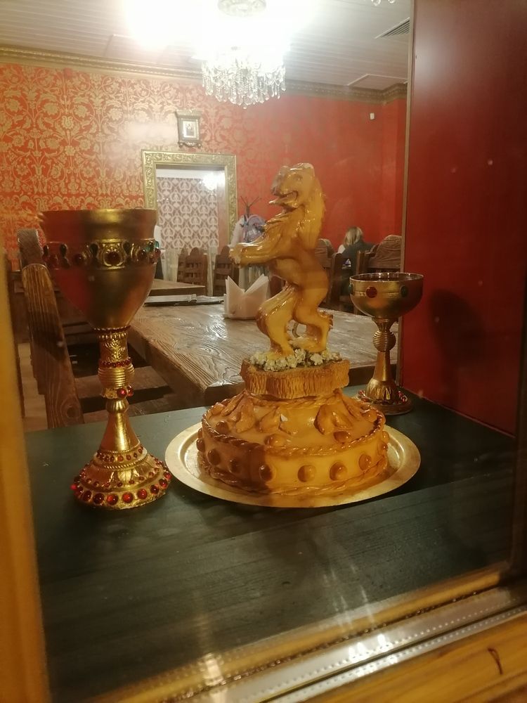 Угощенье, торт царский.