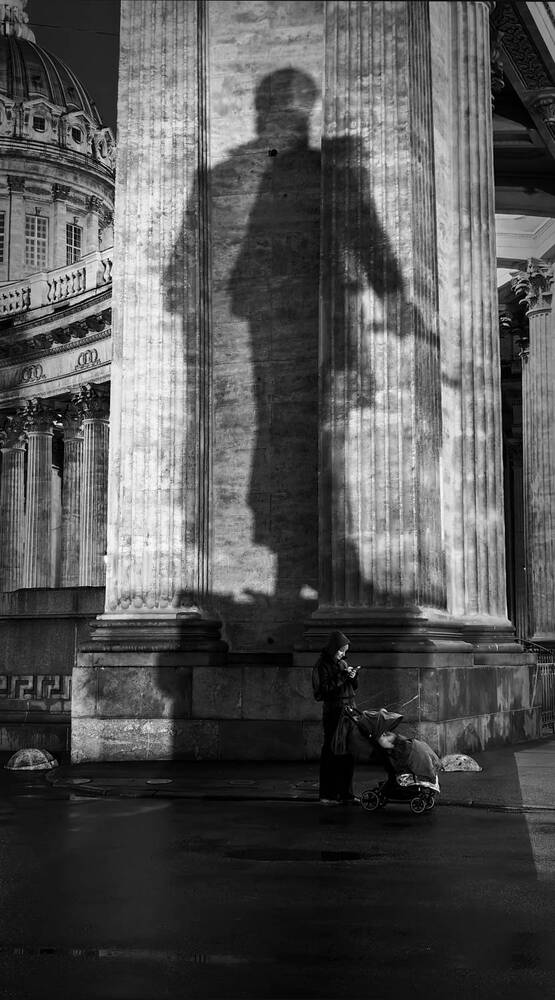 Тени  Казанского собора