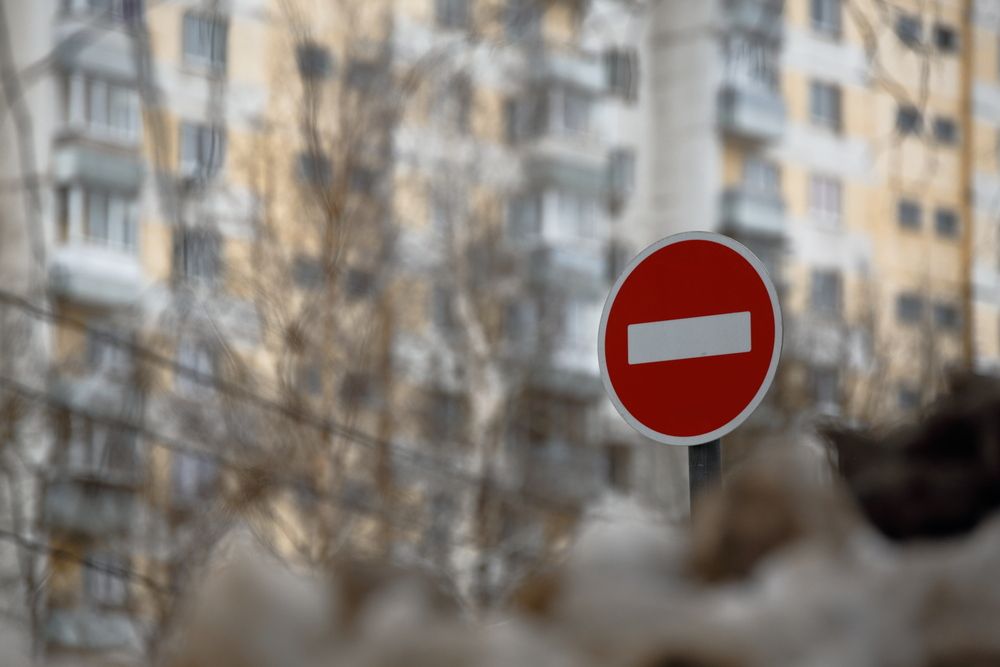 Красное на жёлтом