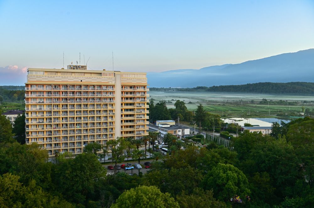 На рассвете с уходящим туманом