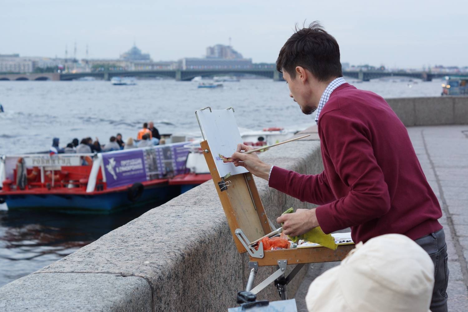 Художник на наережной