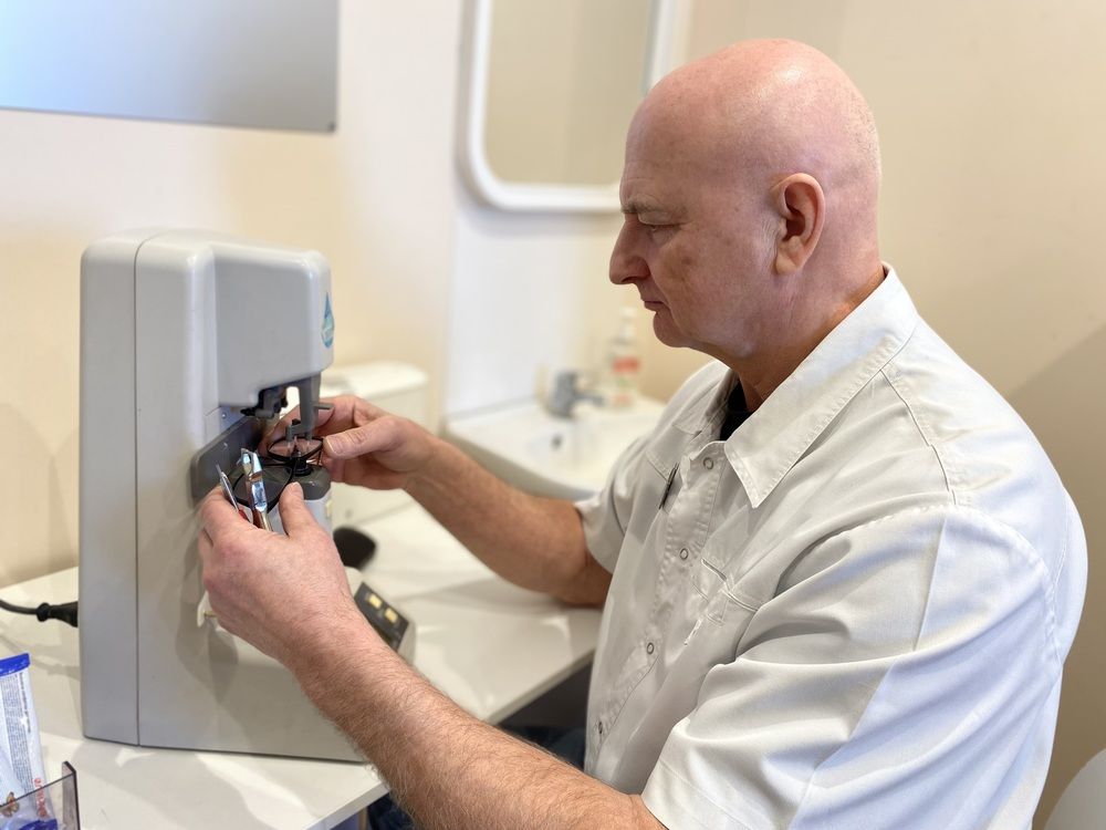 Мастер оптик