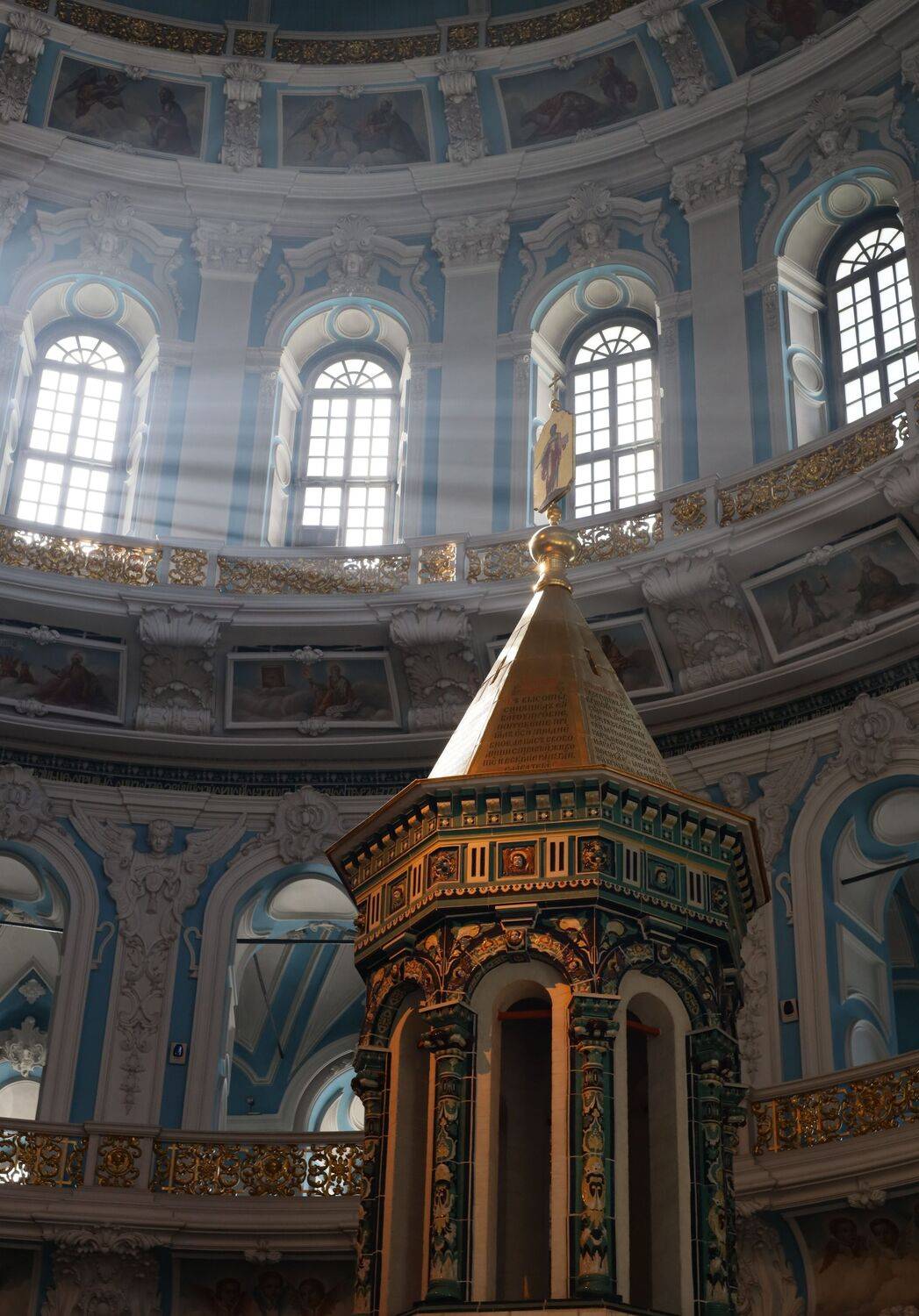 Внутри Новоиерусалимского монастыря