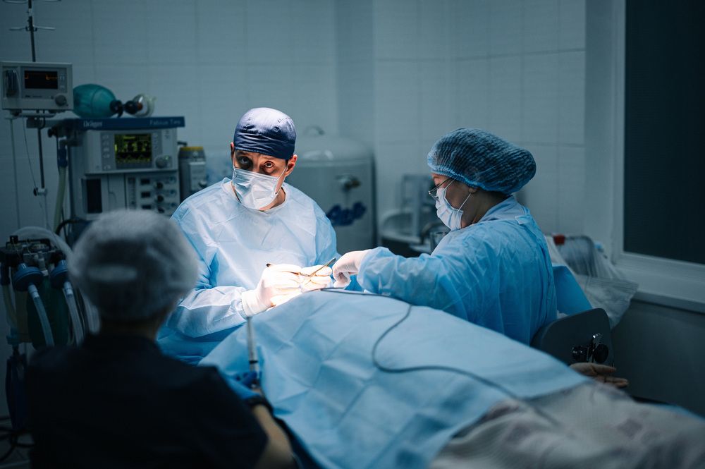 Выйди из операционной!