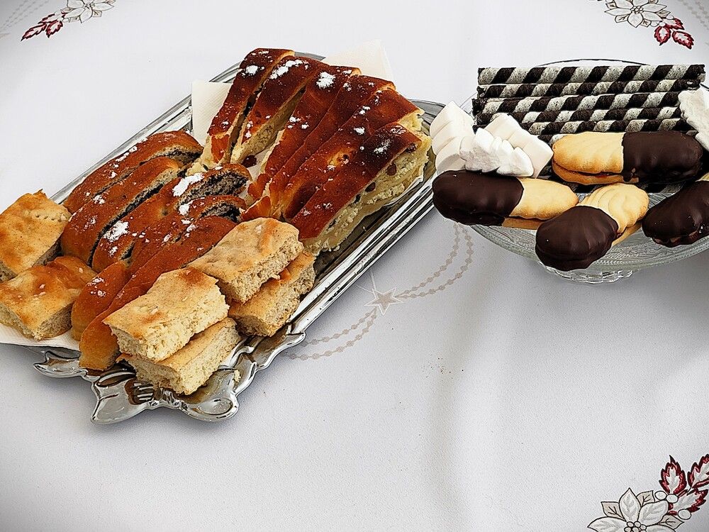 Cakes and rolls