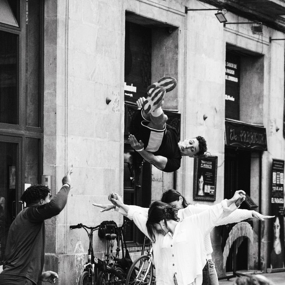 Acrobatic levitation