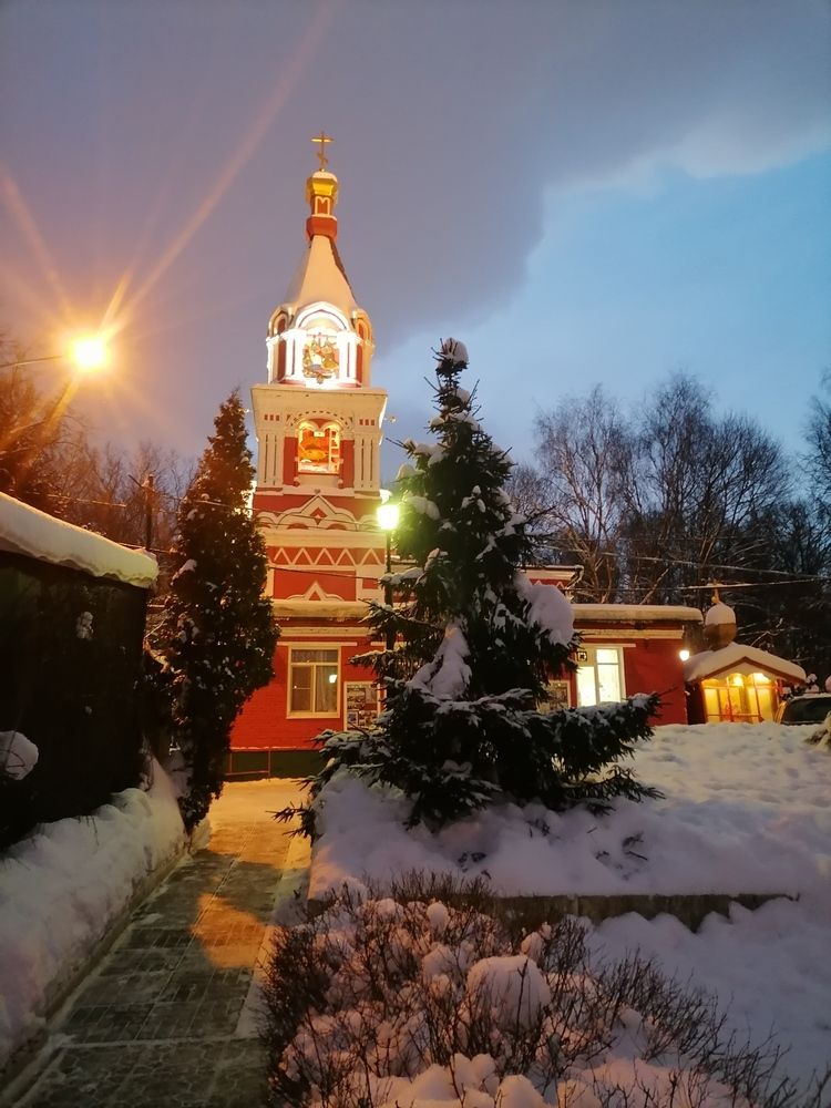 Рассвет у храма Параскевы Пятницы.