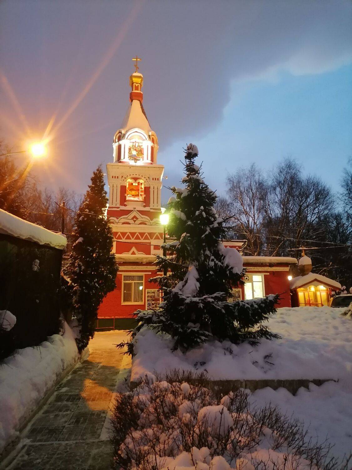 Рассвет у храма Параскевы Пятницы.