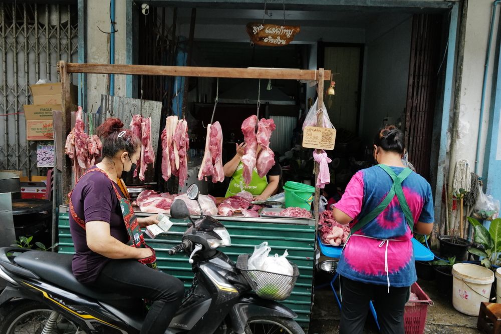 Butcher/meat vendor