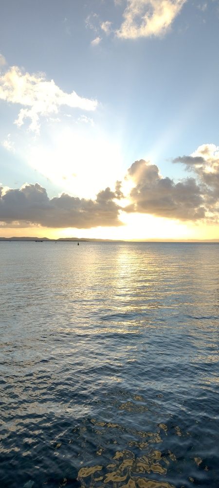 Atardecer en  océano Atlántico en isla Itaparica.