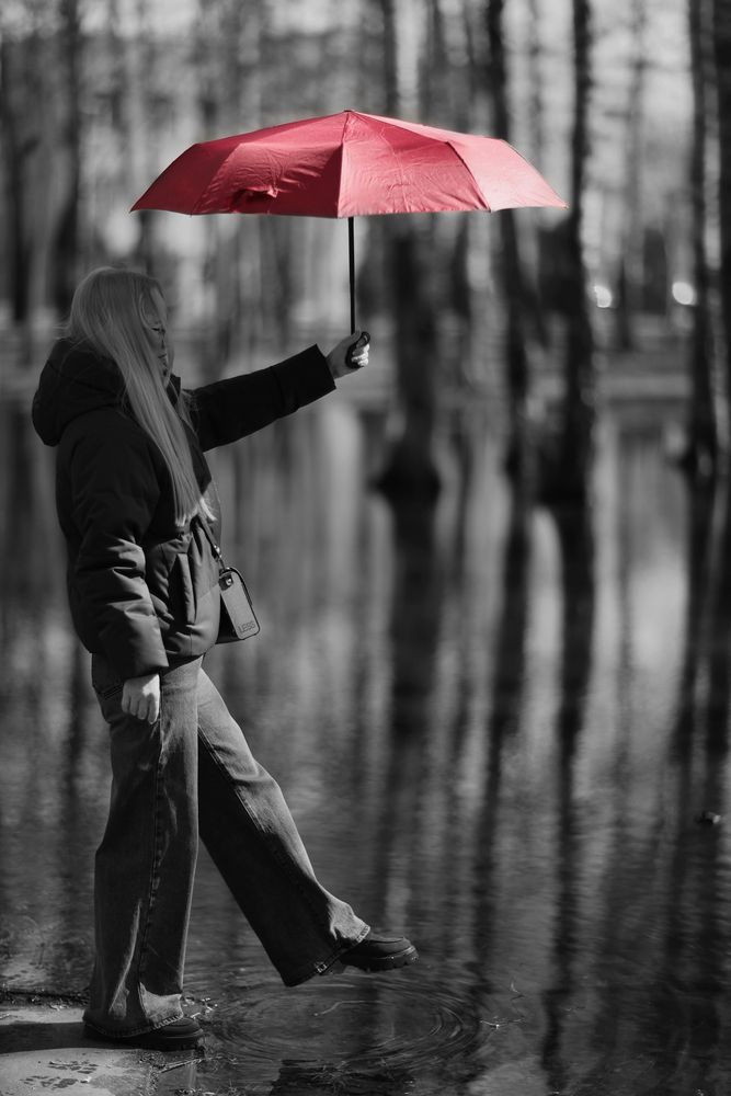 Девушка с зонтом