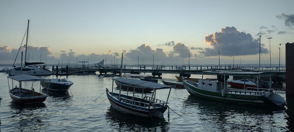 Amarradero de embarcaciones en isla de Itaparica.