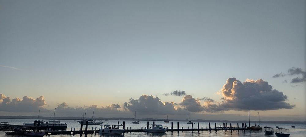 Amarradero de embarcaciones en isla de Itaparica.
