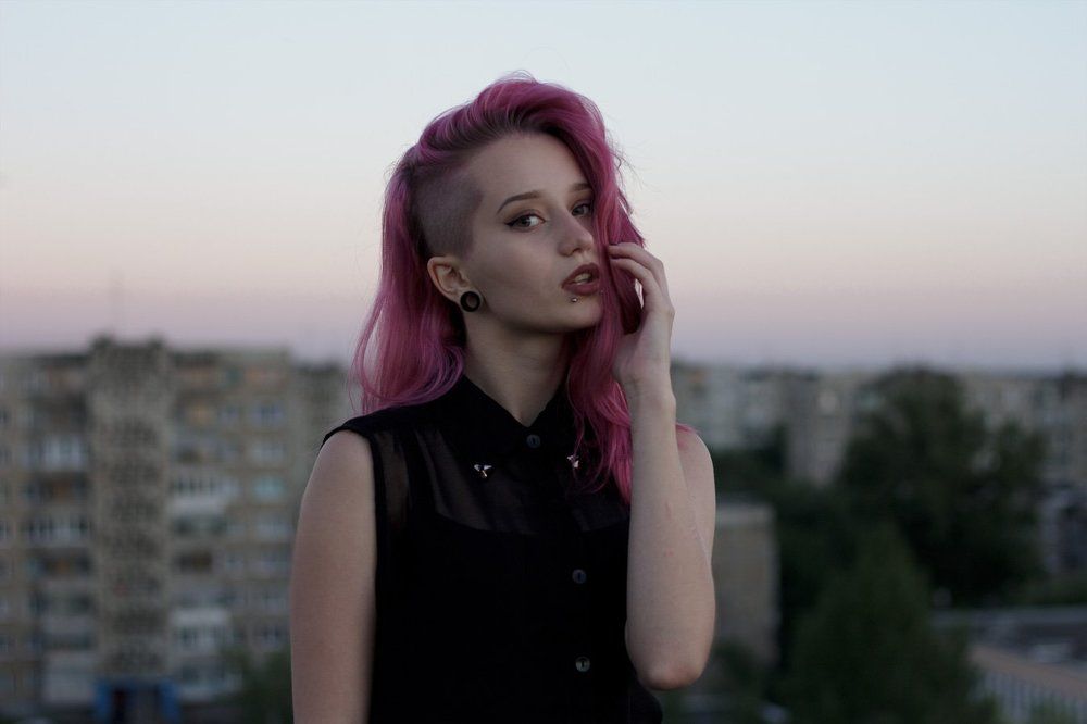 Современно.