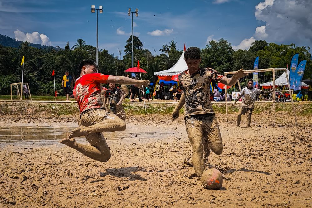 Flying for a Goal