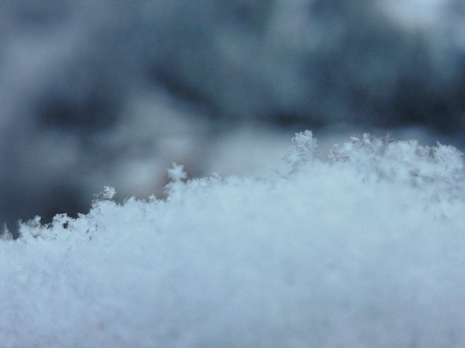 Extreme Macro of Individual Snow Crystals on a Snowy Surface