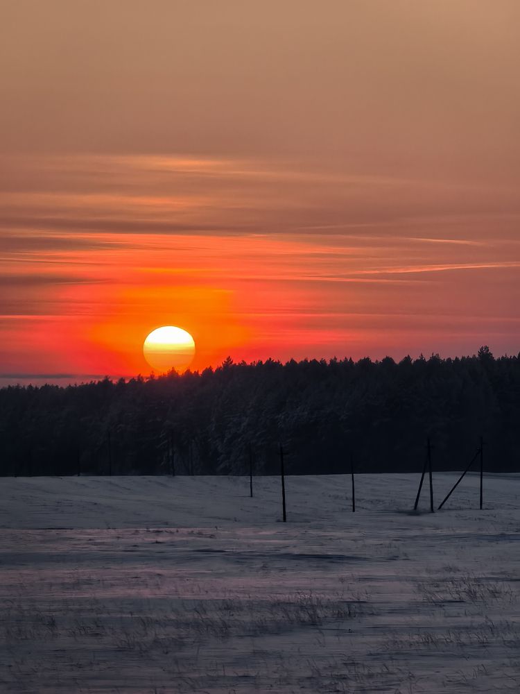морозный закат в деревне