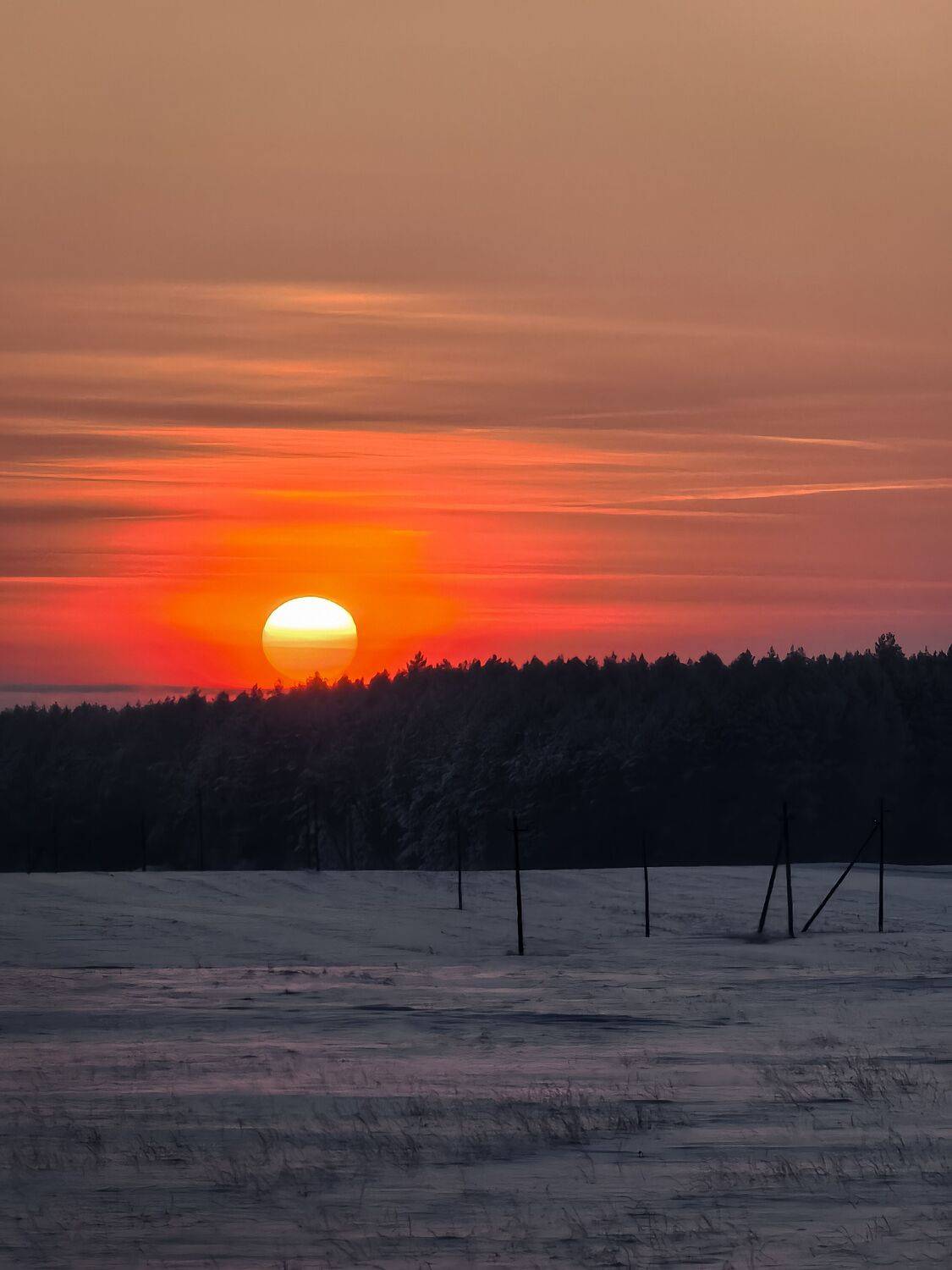морозный закат в деревне