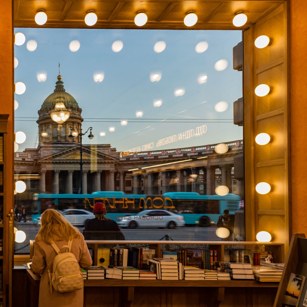 В петербургском Доме книги.