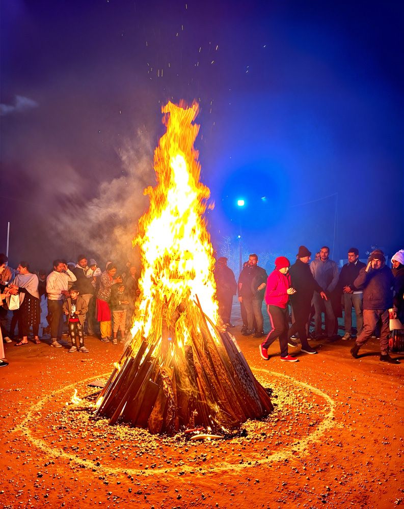 The flame sparks are burning